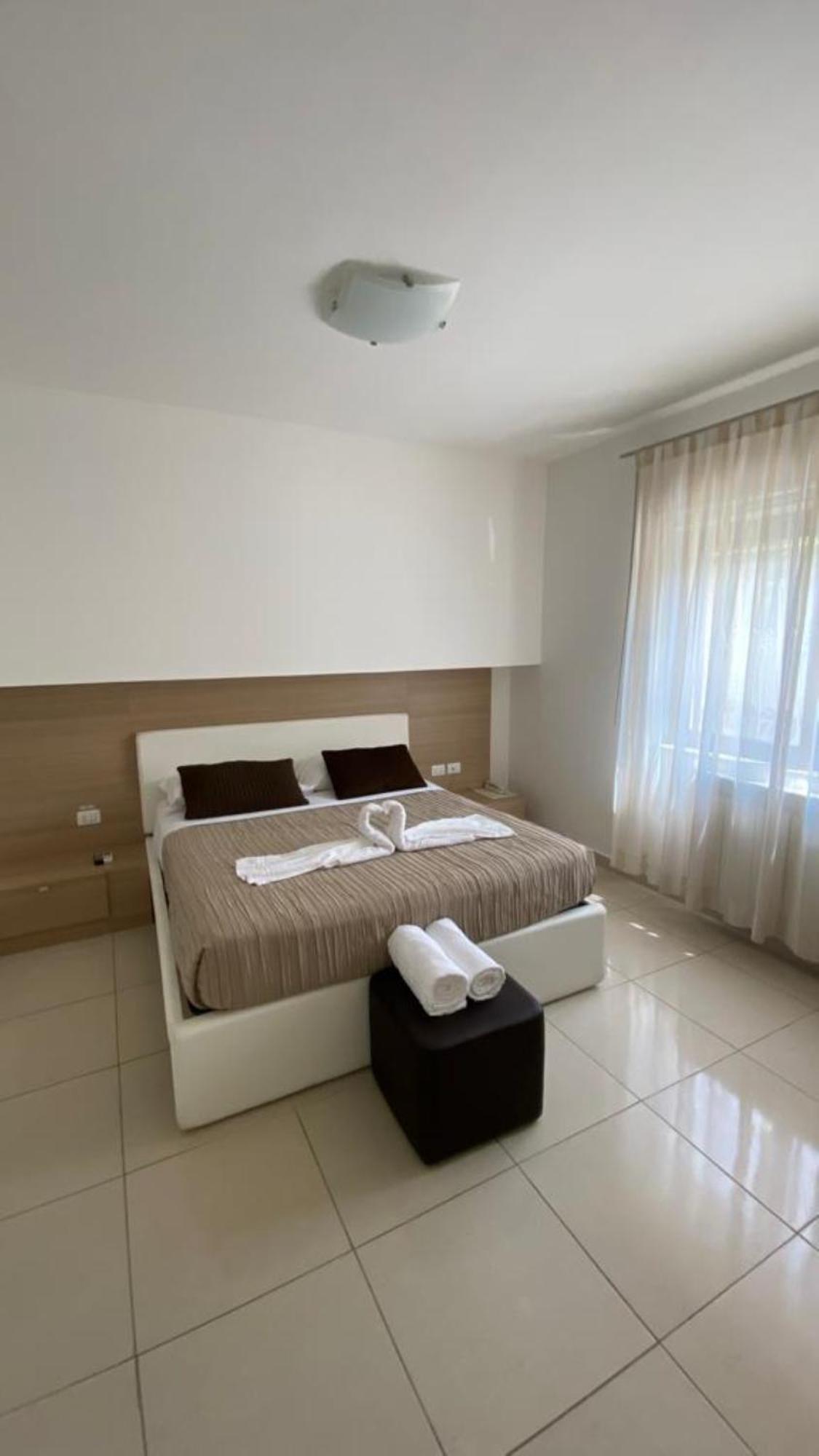San Michele Apartments&Rooms กาตันซาโร ภายนอก รูปภาพ