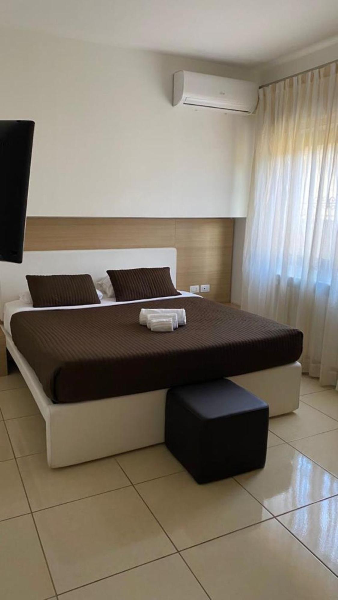 San Michele Apartments&Rooms กาตันซาโร ภายนอก รูปภาพ