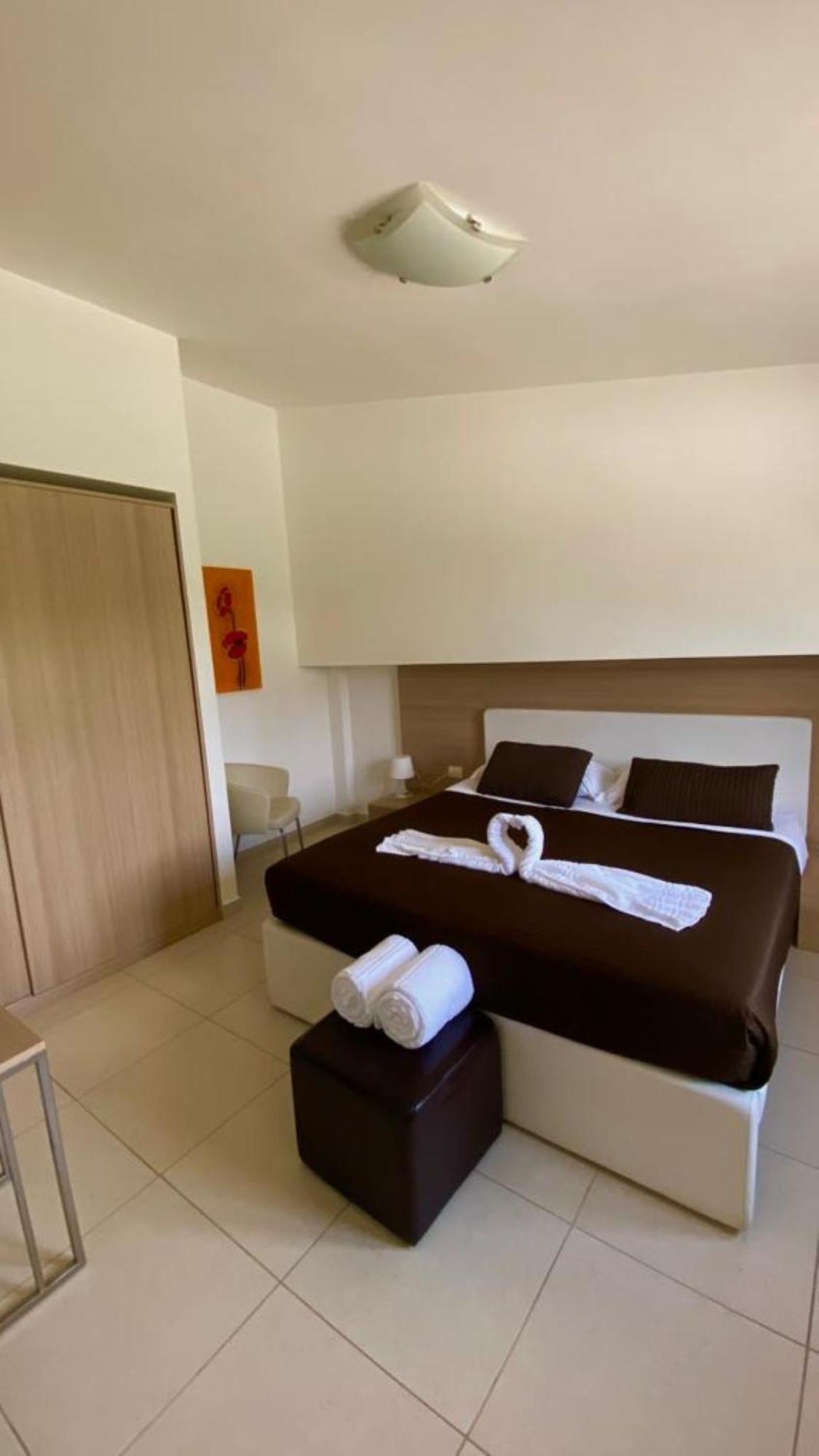 San Michele Apartments&Rooms กาตันซาโร ภายนอก รูปภาพ