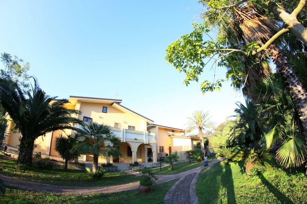 San Michele Apartments&Rooms กาตันซาโร ภายนอก รูปภาพ