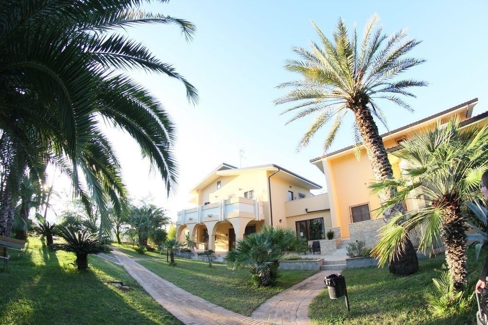 San Michele Apartments&Rooms กาตันซาโร ภายนอก รูปภาพ