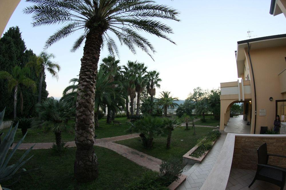 San Michele Apartments&Rooms กาตันซาโร ภายนอก รูปภาพ