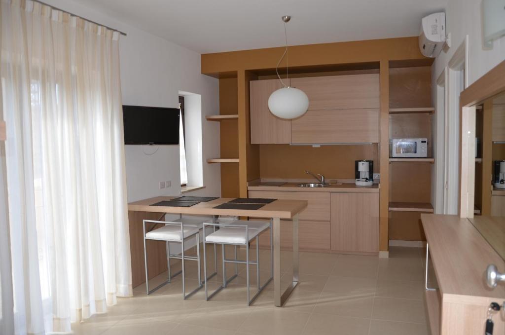 San Michele Apartments&Rooms กาตันซาโร ภายนอก รูปภาพ