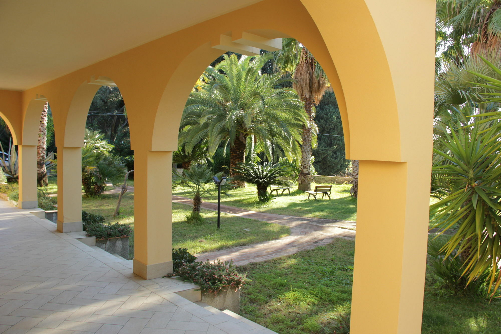 San Michele Apartments&Rooms กาตันซาโร ภายนอก รูปภาพ