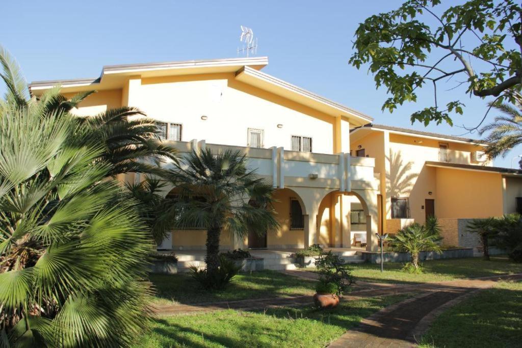 San Michele Apartments&Rooms กาตันซาโร ภายนอก รูปภาพ